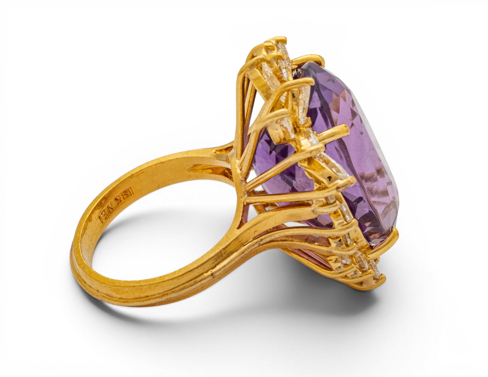 18k Yellow Gold, Amethyst, and Diamond Cocktail Ring Size 6.5 16.1 g - 6