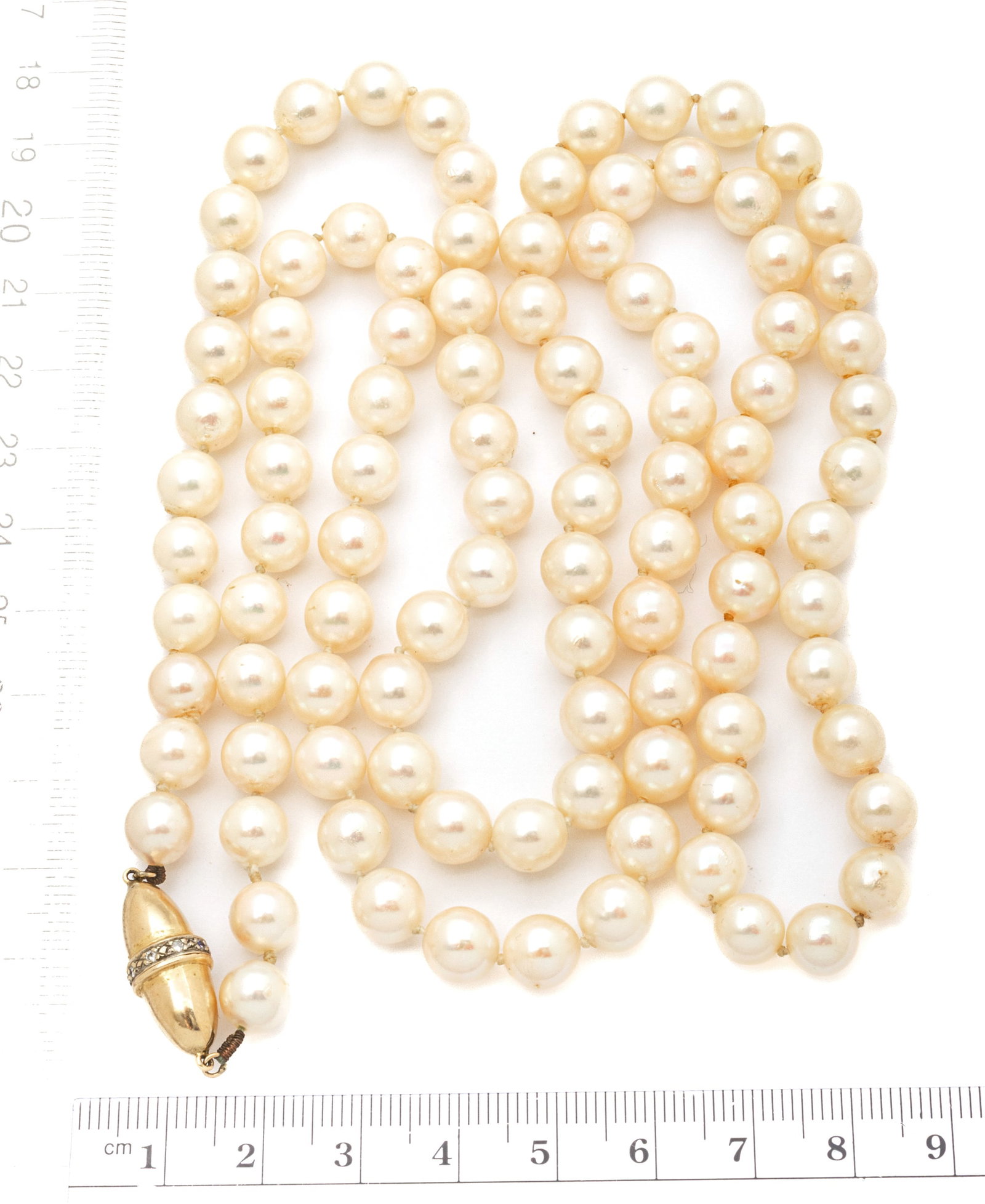 14k Yellow Gold and Diamond Clasp, Cultured Akoya Pearl Necklace L 36" 71.1 g - 2