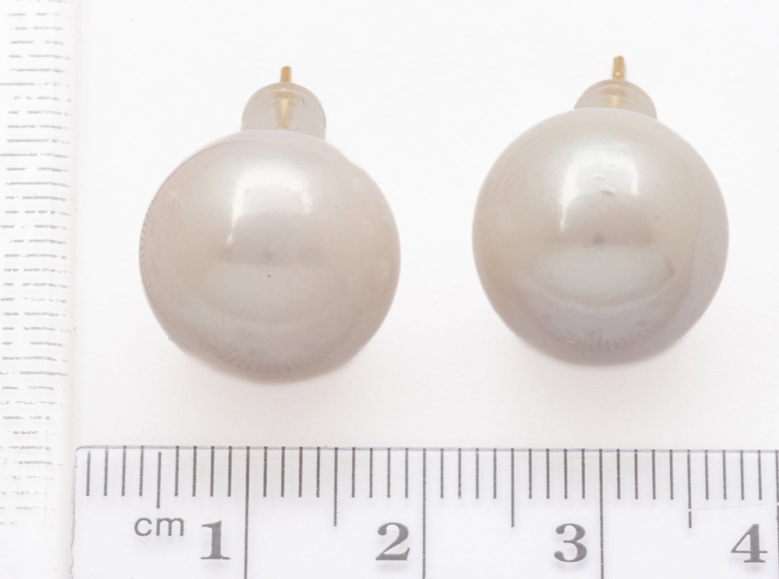 18k Yellow Gold and Cultured Pearl Stud Earrings 9.4 g 1 PAIR - 2