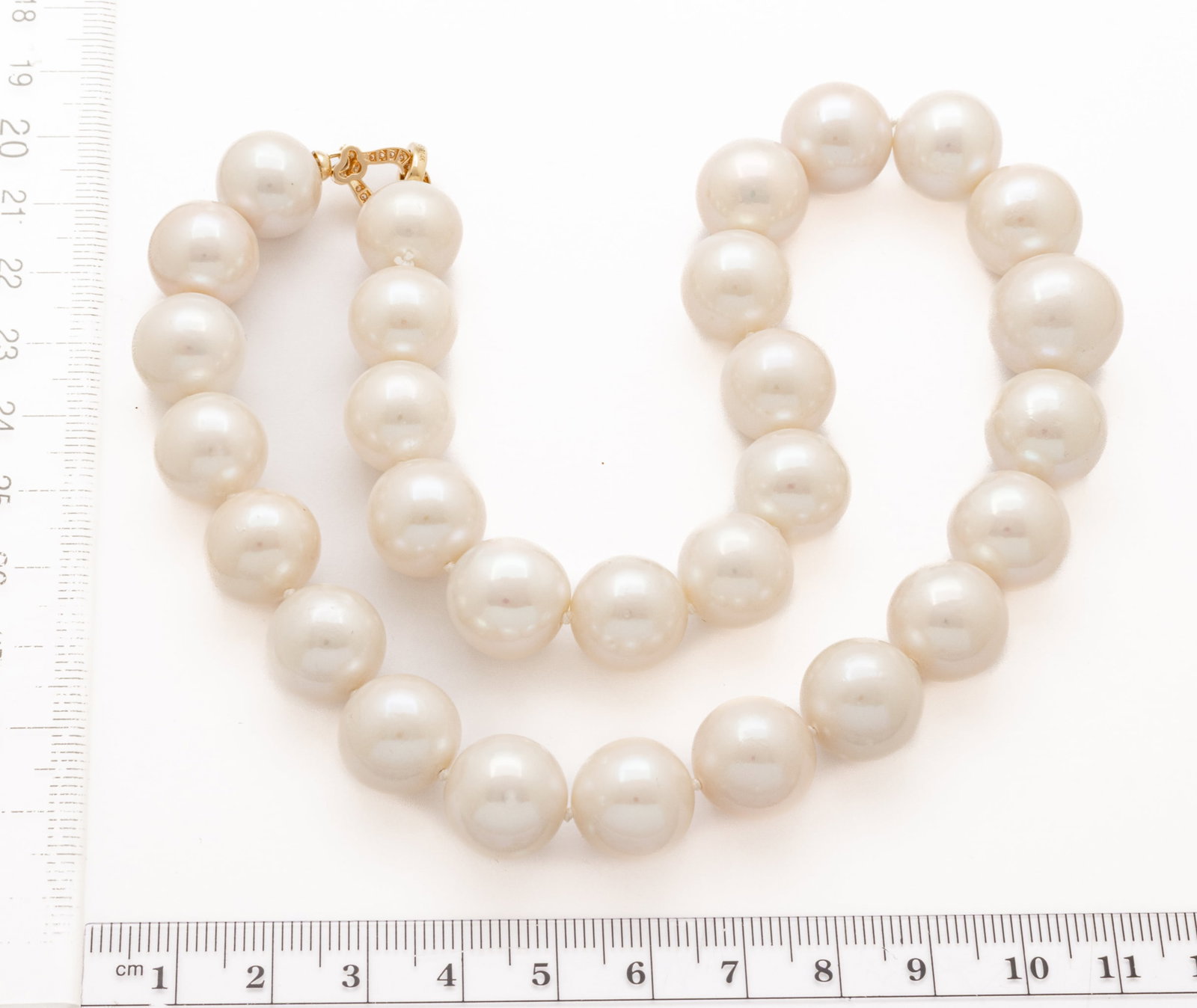 14k Yellow Gold and Diamond Clasp, Cultured Pearl Necklace L 16" 102.2 g - 2
