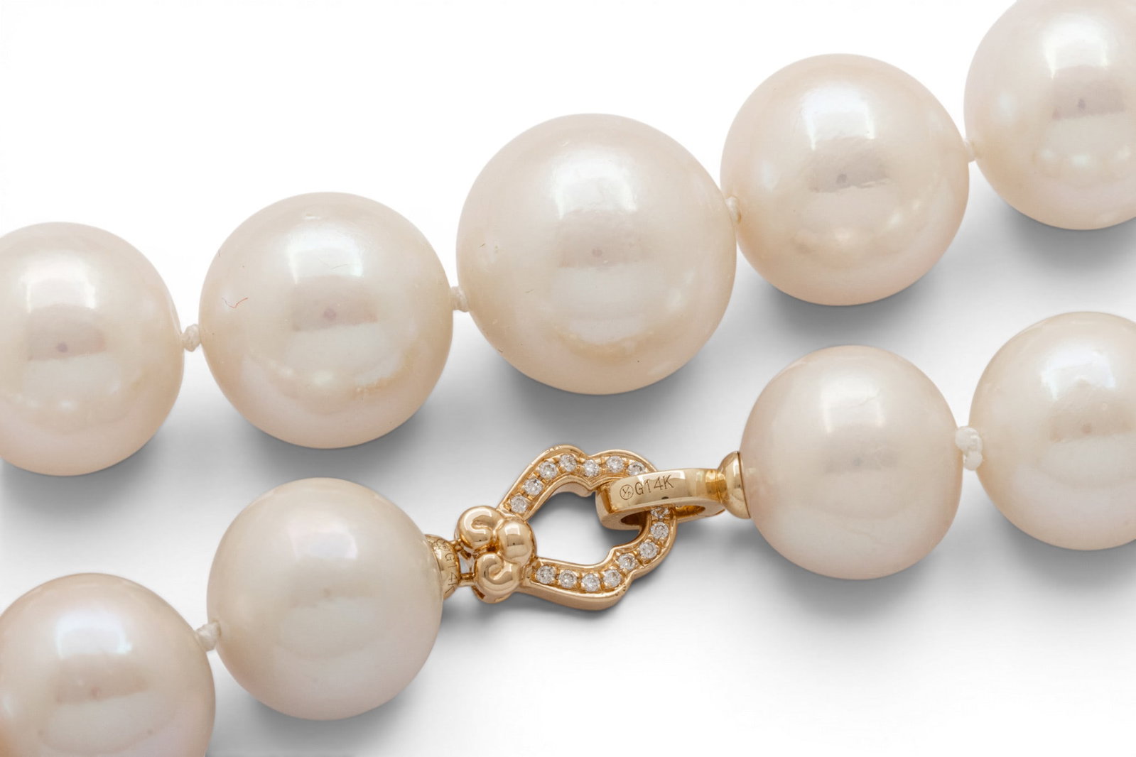 14k Yellow Gold and Diamond Clasp, Cultured Pearl Necklace L 16" 102.2 g - 3