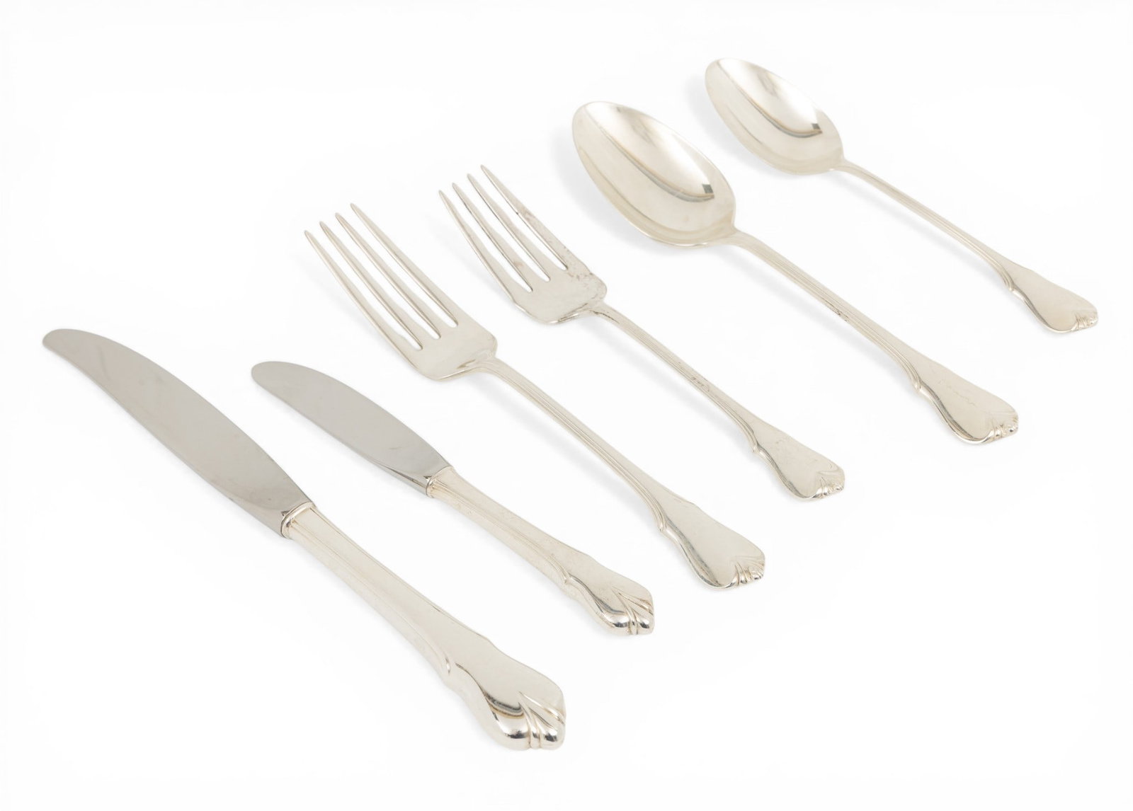 Wallace Silversmiths (American) Sterling Silver Flatware 'Grand Colonial Pattern', 52 PCS: Wallace Silversmiths (American) Sterling Silver Flatware 'Grand Colonial Pattern', 52 PCS A Wallace Silversmiths sterling silver flatware set in the Grand Colonial pattern. No monograms. Each marked W