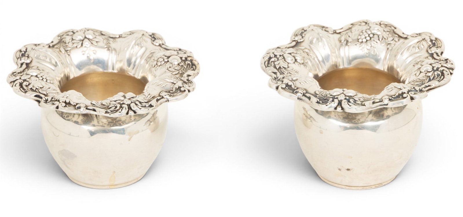 Reed and Barton Francis I Sterling Silver Mini Vases #57 H 2" Dia. 3.5" 5.24 t oz 1 PAIR: Reed and Barton Francis I Sterling Silver Mini Vases #57 H 2" Dia. 3.5" 5.24 t oz 1 PAIR #57. Vermeil interior. No monograms. Provenance: Property from the Collection of Marianne Endicott, Gross