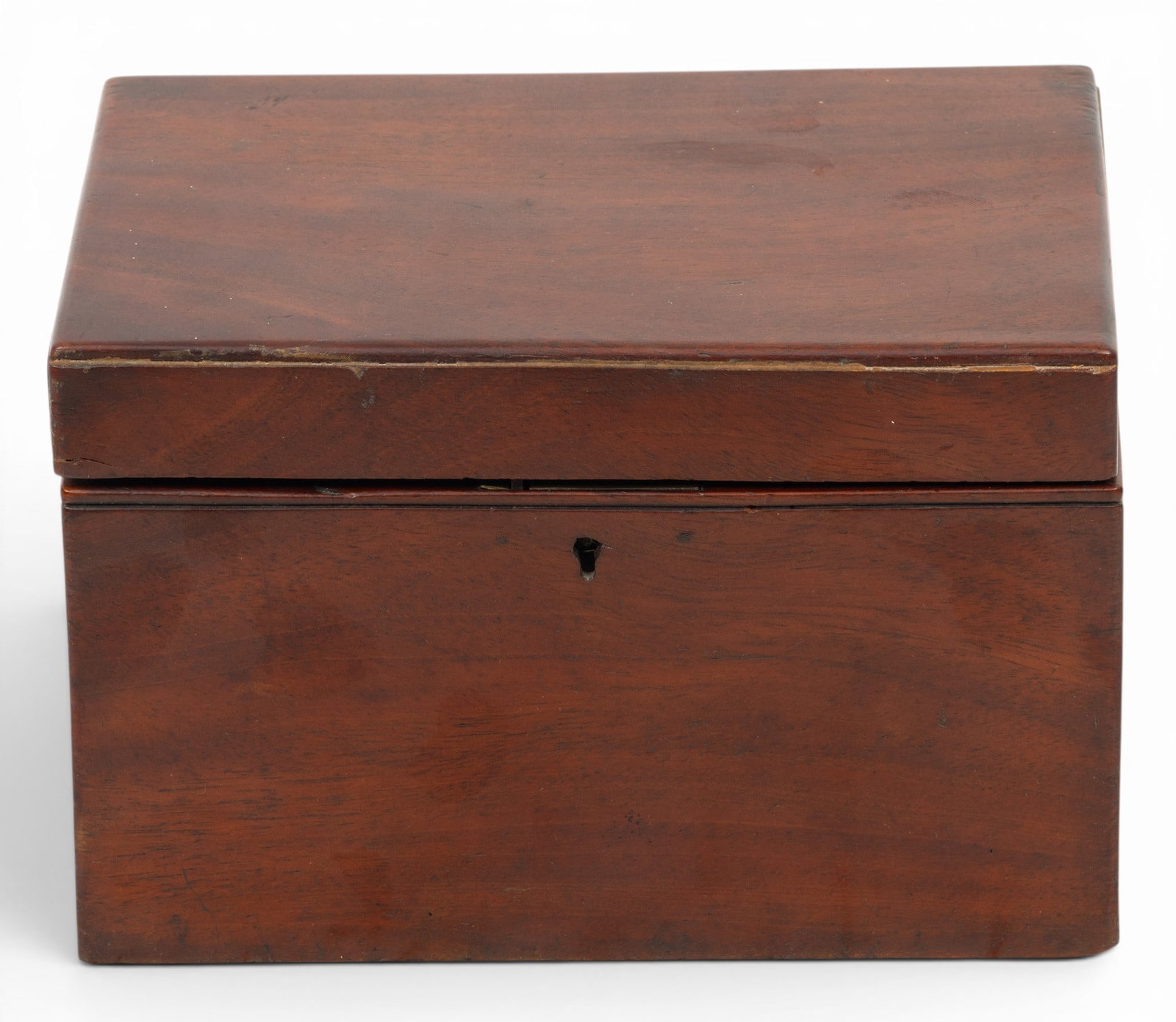 English Mahogany Tea Caddy 1810-1830, H 5.25" W 8" Depth 5.75": English Mahogany Tea Caddy 1810-1830, H 5.25" W 8" Depth 5.75" Hinged lid opens to reveal two compartments with original covers that open to reveal storage for tea. Provenance: Property from the