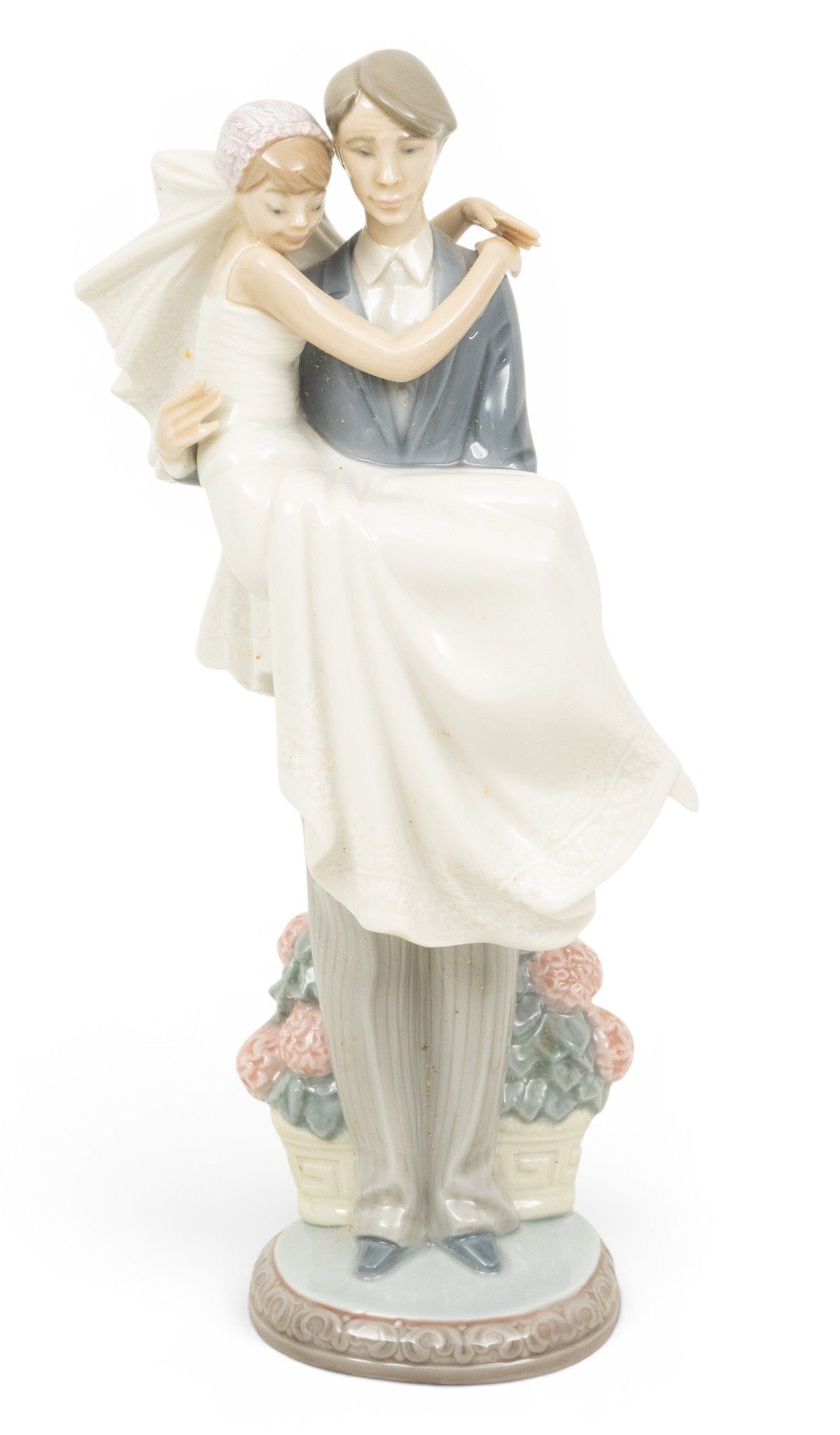 Lladro (Spain) Porcelain 'Bride and Groom', H 10" 1 PC: Lladro (Spain) Porcelain 'Bride and Groom', H 10" 1 PC Hand painted. Box. Dimensions: H 10" 1 PC