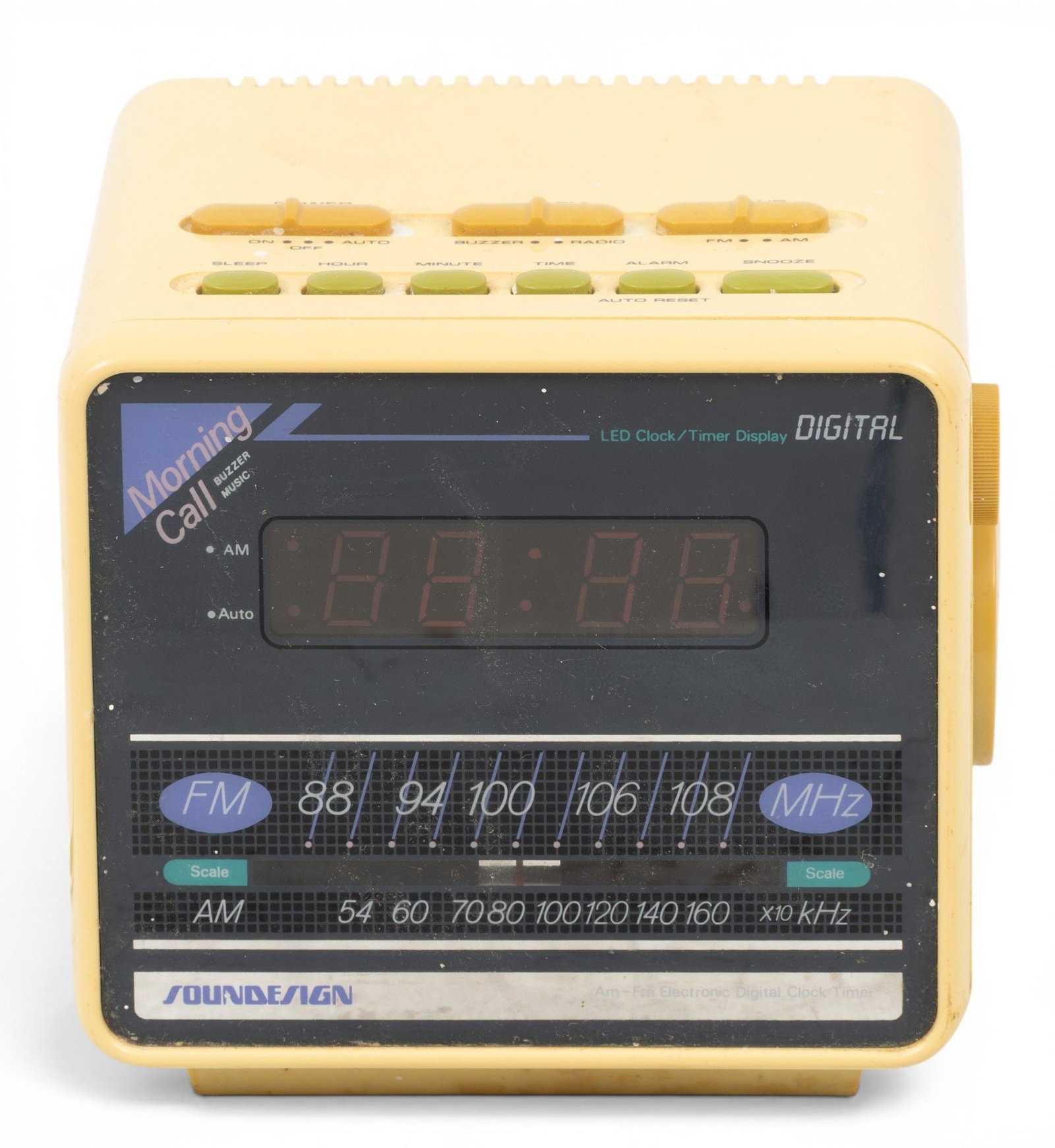 Soundesign AM FM PLASTIC CLOCK RADIO 1980, H 5" W 5" L 5": Soundesign AM FM PLASTIC CLOCK RADIO 1980, H 5" W 5" L 5" Model 3634 Provenance: Property of a Bloomfield Hills, MI private collector. Dimensions: H 5" W 5" L 5"