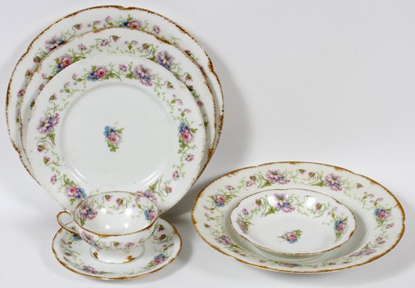 T. HAVILAND LIMOGES 'ARDENNES' PORCELAIN DINNER: THEODORE HAVILAND, LIMOGES, 'ARDENNES' PORCELAIN DINNER SERVICE, 54 PIECES:The dinner service includes: ten dinner plates Dia 10", six salad plates, four luncheon plates, nine berry bowls, ten soup bo