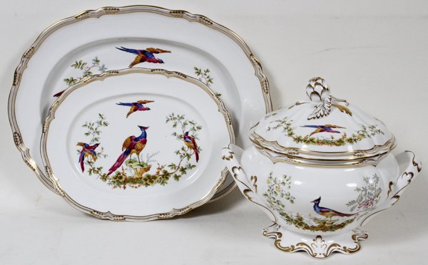 SPODE 'CHELSEA BIRD GOLD' TUREEN AND PLATTERS: SPODE 'CHELSEA BIRD, GOLD' PORCELAIN COVERED TUREEN & PLATTERS, FOUR PIECES:Soup tureen with lid, L13"; one large platter, L 17 1/4", and one small platter, L 12 3/4". Contoured fired gold rims;