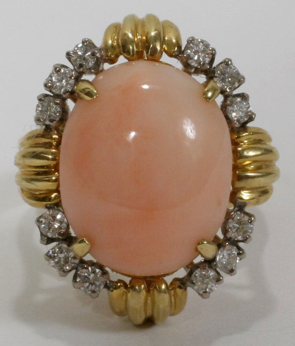 18KT YELLOW GOLD & CORAL RING WITH DIAMONDS: 18KT YELLOW GOLD & CORAL RING WITH DIAMONDS:Having a peach/light pink coloration to the coral, which is enhanced by 12 small diamonds all set within an 18 kt yellow gold mounting; stamped "H18K".