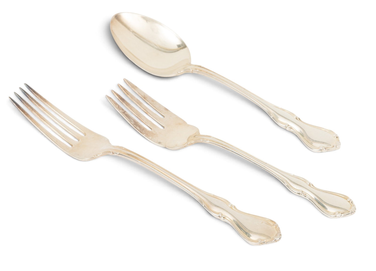 Reed & Barton (American) Sterling Silver Flatware 'Hampton Court Pattern', 34 t oz 24 PCS: Reed & Barton (American) Sterling Silver Flatware 'Hampton Court Pattern', 34 t oz 24 PCS Not engraved. 8 place forks, 8 salad or dessert forks, 8 soup spoons. Provenance: Property from a distinguishe