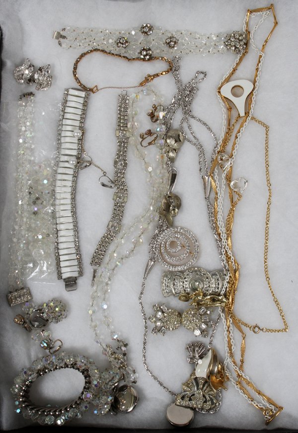 COSTUME JEWELRY LOT: COSTUME JEWELRY LOT:Necklace; ear clips; brooches; belt buckle; bracelets; 1 dress clip; 1 crystal bracelet, one strand broken, beads in separate bag; earrings.