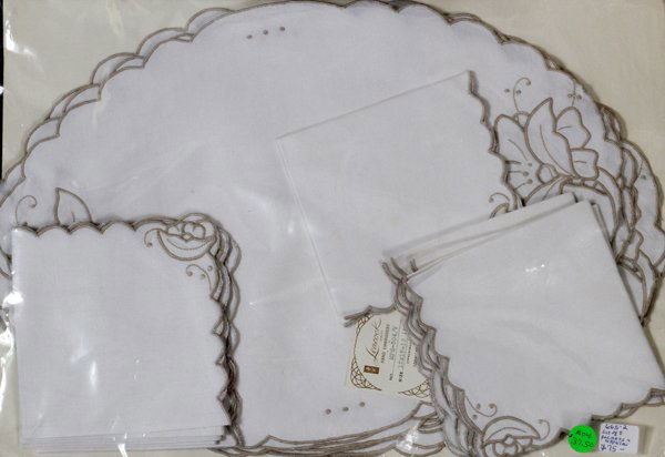 SET OF 8 CUTWORK PLACEMATS, NAPKINS: SET OF 8 CUTWORK PLACEMATS, NAPKINS:Placemats oval in shape. Square napkins. Leaf and flower.