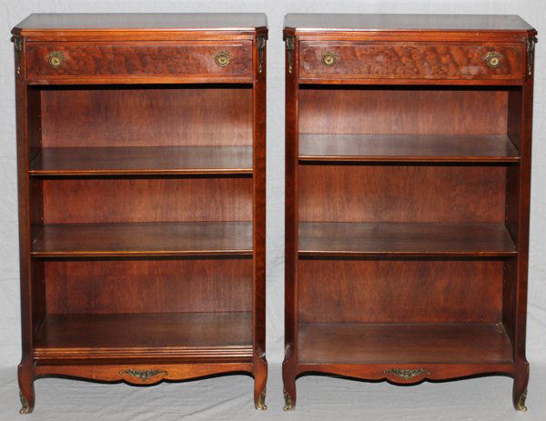 COLONIAL MFG CO. MAHOGANY BOOKCASES, 20TH C. PR