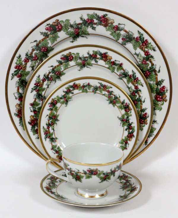 ROYAL GALLERY CHINA 'THE HOLLY, THE IVY' DINNER: ROYAL GALLERY CHINA 'THE HOLLY & THE IVY' DINNER SET, 57 PIECES (SERVICE FOR TEN): Including 12 dinner plates, dia 10 1/2"; 12 salad plates, dia. 8 1/2" ; 11 bread-and-butter plates, dia. 6 1/2"; 10 c