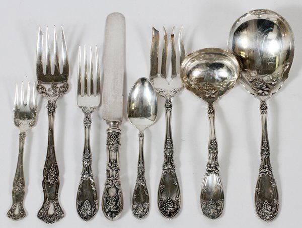 ROGERS BROS. SILVERPLATE FLATWARE, C. 1930, 50: ROGERS BROS. SILVERPLATE FLATWARE, C. 1930, 50 PIECES:Grapevine pattern includes 11 place knives, L.9 1/2", 11 place forks, 12 teaspoons, 1 cold meat fork, 1 gravy ladle, and 1 berry spoon; and in a s