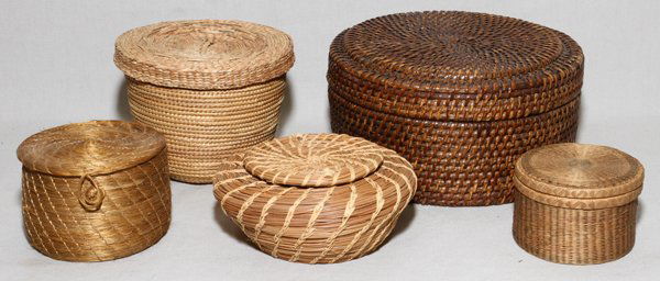 NATIVE AMERICAN, HAND WOVEN, COVERED BASKETS, 5: NATIVE AMERICAN, HAND WOVEN, COVERED BASKETS, 5 PCS., DIA 3" - 7":The baskets are finely woven and range in H 2 1/2" - 4" and Dia 3 1/4" - 7 1/2".