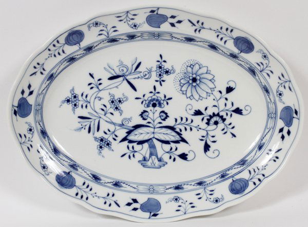 MEISSEN BLUE ONION PORCELAIN OVAL TRAY: MEISSEN, BLUE ONION, PORCELAIN OVAL TRAY, H 2", W 12", L 16":having a oval shape with cross sword Meissen mark on underside;