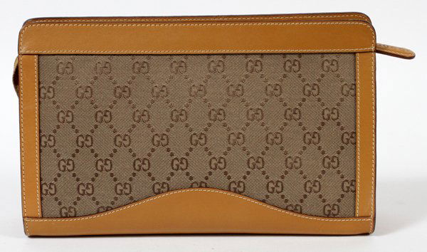 GUCCI TAN LEATHER TOILETRY/COSMETIC BAG: GUCCI TAN LEATHER TOILETRY/COSMETIC BAG:having the Gucci logo on the exterior with light leather trim. Gucci Label on the interior;