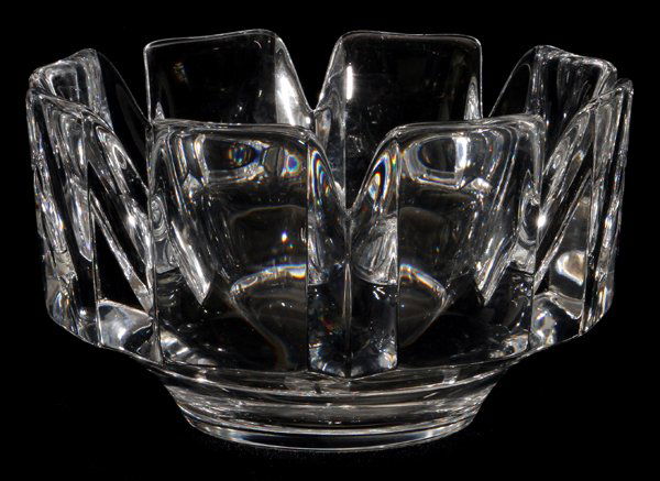 ORREFORS CRYSTAL BOWL: ORREFORS CRYSTAL BOWL, H 4", DIA 7 1/4":Signed.