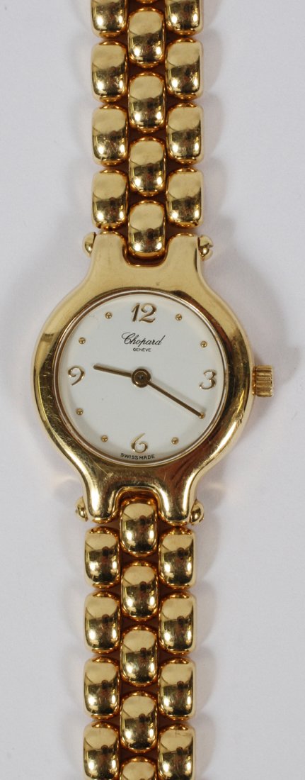 CHOPARD GENÈVE 18KT YELLOW GOLD WRISTWATCH: CHOPARD GENÈVE 18KT YELLOW GOLD WRISTWATCH:Style # 11/7256. Serial # 454918/809. 18 kt yellow gold, with extra link. With original guarantee dated September 12th, 2002 (see additional photo).