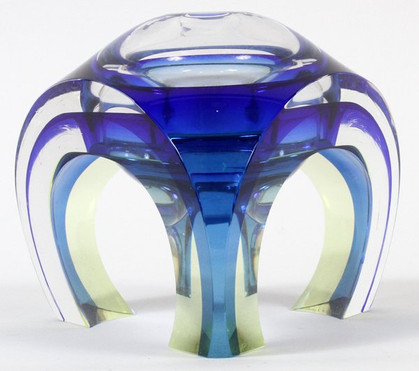 K. KUTCH & MARY BUXTON CONTEMPO GLASS SCULPTURE: KEVIN KUTCH & MARY ELLEN BUXTON, CONTEMPORARY WALKING ART GLASS SCULPTURE, H 5", DIA 6":Etched signature on underside of foot; tri-color design.