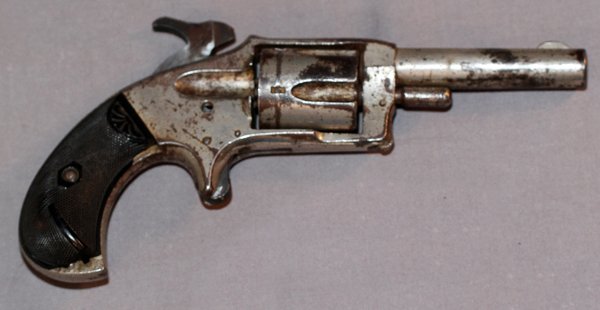 HOPKINS & ALLEN POCKET REVOLVER: HOPKINS & ALLEN POCKET REVOLVER:.32 Cal., 2 1/4'' barrel length. Marked: "BLUE WHISTLER" commonly known as a 'suicide special' as were many similar pistols. Black checkered plastic grips, spur trigger