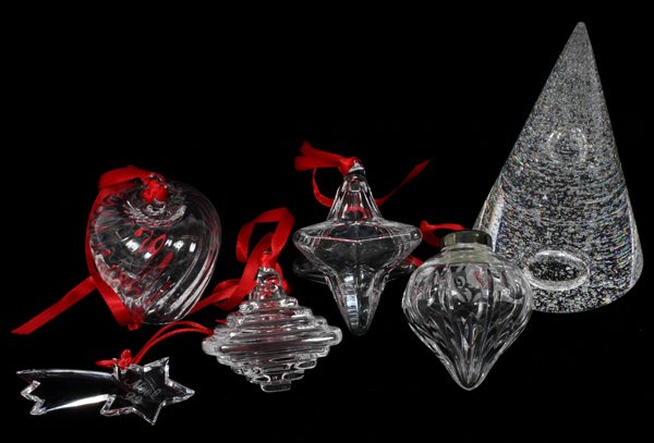 ASSORTED CRYSTAL ORNAMENTS AND TREE SIX: ASSORTED CRYSTAL ORNAMENTS AND TREE, SIX:One Waterford, One Steuben Christmas tree, One Baccarat Shooting Star "Noel '93", plus three unmarked;