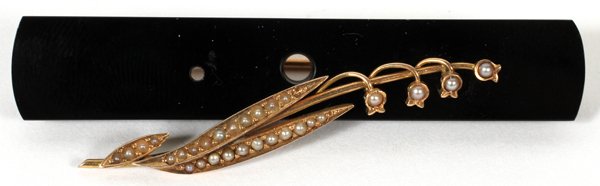 14K LADIES BAKELITE FLORAL AND PEARL BROOCH: 14K LADIES BAKELITE, FLORAL AND PEARL BROOCH, L 2 1/2":14k yellow gold Lilly of the Valley floral Pin & broach, four seed pearls; Size; 2 1/2" Long.