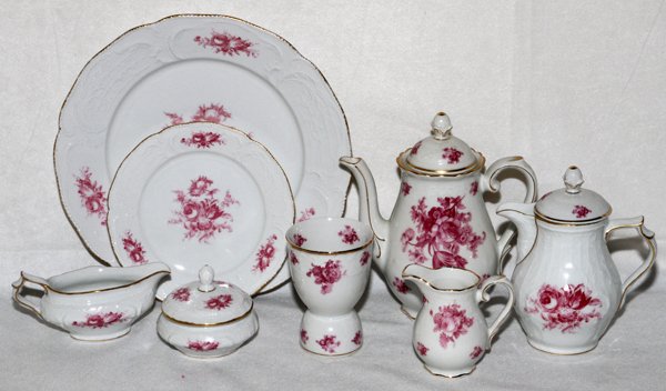 ROSENTHAL PORCELAIN DINNERWARE 28 PIECES: ROSENTHAL PORCELAIN DINNERWARE, 28 PIECES:Decorated in a red rose bouquet motif. Includes 11 plates, 9 3/4'' DIA; 9 bread and butter plates, 6 1/4'' DIA; 1 creamer; 1 covered sugar; plus miscellaneous
