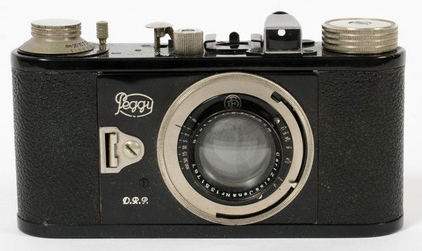 G.A. KRAUSS STUTTGART PEGGY CAMERA C. 1933: G.A. KRAUSS STUTTGART, PEGGY CAMERA, C. 1933, H 3" W 5 1/4":Made in Germany. Having a chromed and black finish. Carl Zeiss Jena, Biotar 1:2, f/4.5 cm., lens #NR1351787. With original fitted brown case