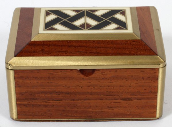 INLAID MAHOGANY PLAYING CARD BOX: INLAID MAHOGANY PLAYING CARD BOX, H 2", L 4": Mahogany box with ebony and ivory inlaid geometric motif in the removable lid. Brass framework at the corners and edges of lid. Underside of lid also of m