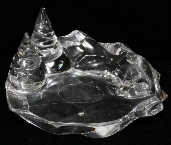 BACCARAT CRYSTAL SCULPTURE FOR THE FRANKLIN MINT: BACCARAT CRYSTAL SCULPTURE FOR THE FRANKLIN MINT, 1978, H 5", W 8 1/2":In the form of a frozen pond or ice rink bordered by trees. Signed at underside and dated 1978.