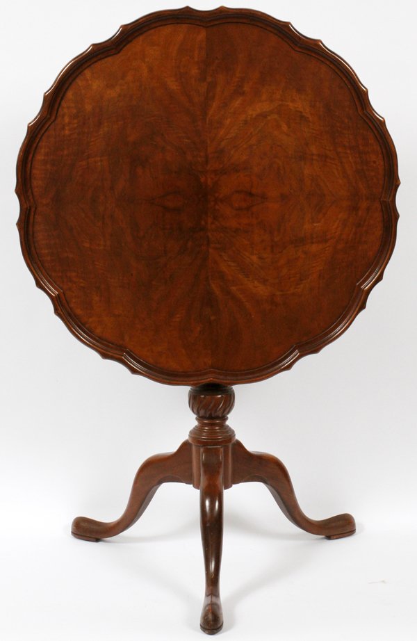 ENGLISH QUEEN ANNE STYLE MAHOGANY TILT-TOP TABLE: ENGLISH QUEEN ANNE STYLE MAHOGANY TILT-TOP TABLE, H 29", DIA 28":A round top with scalloped rim, raised on a turned standard ending in three cabriole legs.