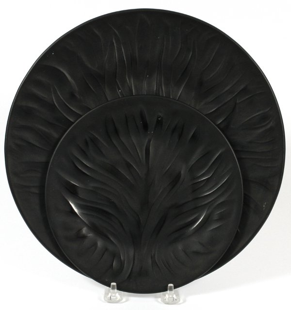 LALIQUE 'ALGUES' BLACK GLASS DINNER SALAD PLATES Feb 15, 2014