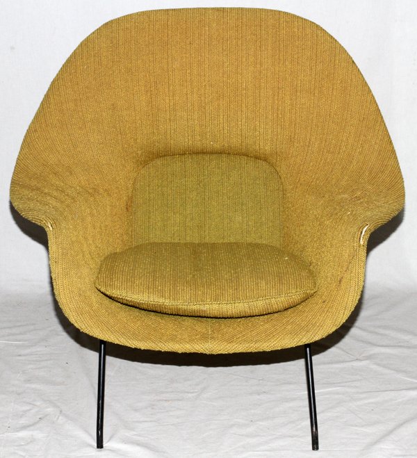 EERO SAARINEN FOR KNOLL UPHOLSTERED WOMB CHAIR: EERO SAARINEN FOR KNOLL UPHOLSTERED WOMB CHAIR, C. 1960, W 30":Saarinen design.