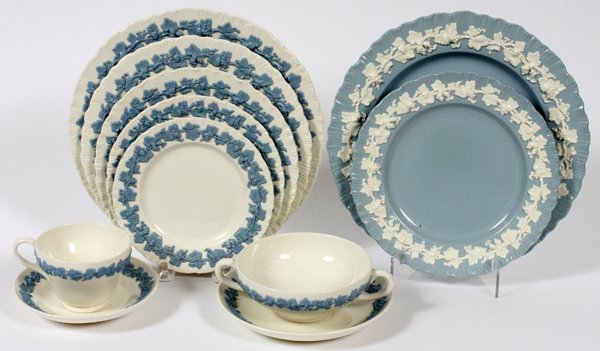 WEDGWOOD QUEENS WARE PORCELAIN DINNER SERVICE: MISCELLANEOUS WEDGWOOD "QUEENS WARE" WHITE WITH BLUE PORCELAIN DINNER SERVICE, 98 PIECES: Including twelve 10" dinner plates, 8 bread and butter plates, 8 cream soups and under plates, 11 coffee cups,