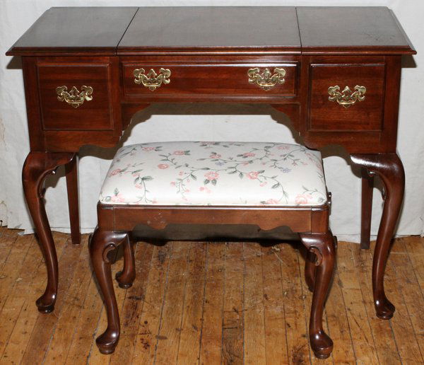 QUEEN ANNE STYLE CHERRY DRESSING TABLE & BENCH