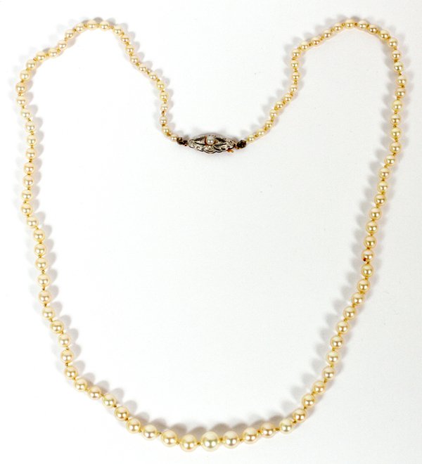 GRADUATED PEARL NECKLACE: GRADUATED PEARL NECKLACE, L 20":Individually knotted pearls of graduated size, the elongated 14kt white gold clasp is centered by a single pearl and is stamped "585, JC a". Total weight 12.3gr.