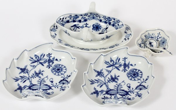 MEISSEN PORCELAIN GRAVY BOAT LEAF DISHES AND SPOON: MEISSEN PORCELAIN GRAVY BOAT, LEAF DISHES, AND SPOON, 6 PCS.:includes one Meissen blue onion gravy boat and integral under plate, 8" x 5", Meissen flow blue leaf dishes, 4 pcs., and one flow blue leaf