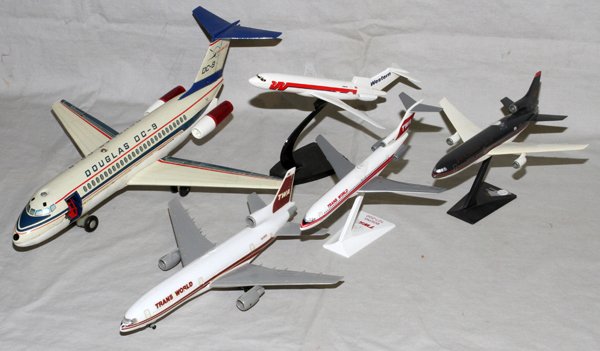 AIRPLANES: DOUGLAS DC 9 TRANS WORLD WESTERN ROYAL: AIRPLANES: DOUGLAS DC 9, TRANS WORLD, WESTERN, ROYAL JORDAN FIVE L 9" - 16":Douglas mechanical with battery, three having pedestals.