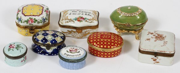 FRENCH & ENGLISH PORCELAIN PILL BOXES SEVEN: FRENCH & ENGLISH PORCELAIN PILL BOXES, SEVEN, L 1 1/4"-2 1/2":Including two French Limoges porcelain boxes, one English Halcyon Days Enamels box, and four others. Together with one green enameled egg 