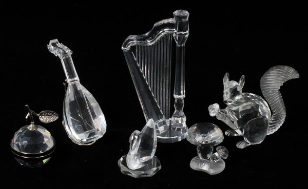 SWAROVSKI CRYSTAL SQUIRREL LUTE HARP APPLE: SWAROVSKI CRYSTAL SQUIRREL, LUTE, HARP, APPLE, ETC., 6 PCS. H 1" - 4":includes a squirrel, swan, harp, lute, mushroom and apple form photo stand. All in boxes.