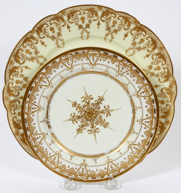 L BERNARDAUD &CO LIMOGES PORCELAIN DINNER PLATES 12: L. BERNARDAUD & CO. LIMOGES PORCELAIN DINNER PLATES, 20TH C., SET OF 12, DIA 9":Set of 12 L. Bernardaud & Co. Limoges porcelain dinner plates at 9 1/2", made for Wright, Kay & Co., Detroit-Paris. Toge