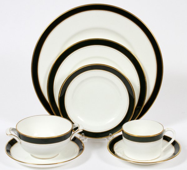COALPORT 'NORFOLK GREEN' PORCELAIN DINNER SERV 81PC: COALPORT, 'NORFOLK GREEN', PORCELAIN DINNER SERVICE, 81 PCS.:81 pieces includes: 12 dinner plates, 10 3/4" Dia., 10 salad plates, 8" Dia., 12 bread and butter plates, 12 cream soups and 12 saucers, 11
