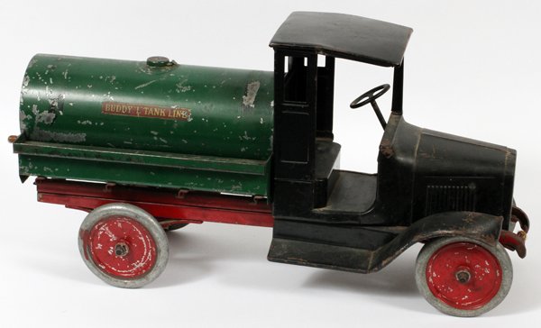 ANTIQUE 'BUDDY L TANK LINE' TANKER TRUCK: ANTIQUE 'BUDDY "L" TANK LINE' TANKER TRUCK, L 26":decal on the green tank inscribed: 'Buddy "L" Tank Line'. Black cab, red chassis and wheels.