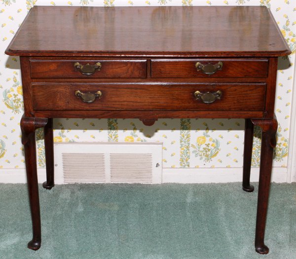 QUEEN ANNE STYLE OAK LOWBOY: QUEEN ANNE STYLE OAK LOWBOY, H 27", W 32", D 19":Having two small drawers above one large drawer.