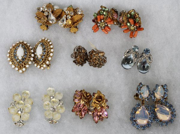 VINTAGE COSTUME EARCLIPS 8 PAIRS: VINTAGE COSTUME EARCLIPS, 8 PAIRS, L 3/4"-1 3/4", MIRIAM HASKELL & HOBE:Including two pairs of earrings by Miriam Haskell, together with others by Weiss, Lisner, Robert, and Carnegie. Measuring L. 3/4