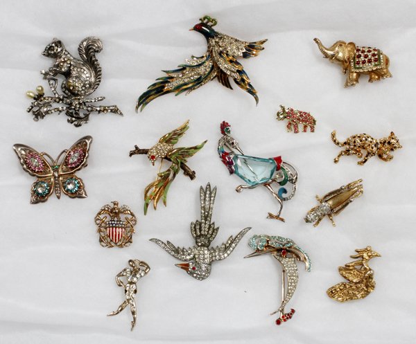 VINTAGE COSTUME ANIMAL BROOCHES 14 PCS: VINTAGE COSTUME ANIMAL BROOCHES, 14 PCS, L 1"-4", COROCRAFT:Including one sterling and enamel Corocraft flying bird brooch, circa 1945, one Hattie Carnegie exotic bird on branch brooch; together with 