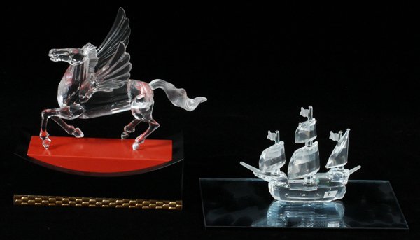 SWAROVSKI CRYSTAL SAILING SHIP AND PEGASUS 4 PCS: SWAROVSKI CRYSTAL SAILING SHIP AND PEGASUS, 4 PCS. INCL. BASES, H 3 1/2":Depicts a three masted sailing ship with frosted bow sprit, flags, rudder and aft flag staff; mirrored base; one 'Fabulous Crea
