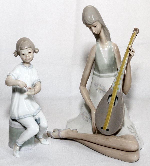 LLADRO PORCELAIN FIGURES& 9: LLADRO PORCELAIN FIGURES (2), H 7" & 9", 'GIRL MANICURING' & 'GIRL WITH MANDOLIN':Including 1 "Girl Manicuring", number 1082, H.7 1/2", and 1 "Girl with Mandolin", number 1026, H.9 1/2". Two items tot